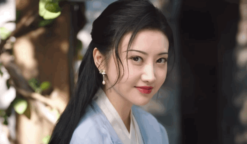 景甜《司藤》后变样了?直播被说硅胶脸,拍宣传照皮笑肉不笑