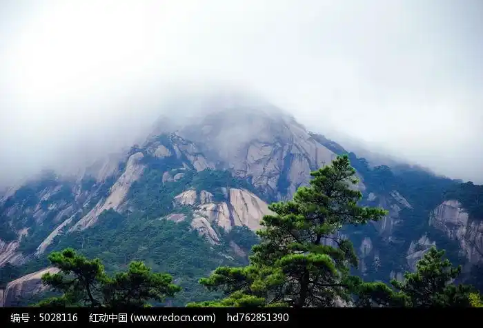 高耸入云的黄山
