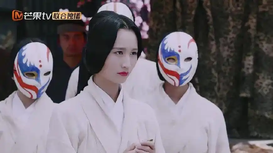 当时聂欢饰演冷月,后来就没怎么演戏,安心在家相夫教子了.