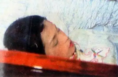 翁美玲寿衣古装戏服 四件心爱饰物陪葬(组图)