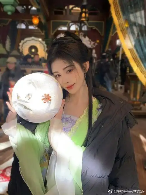 鞠婧祎古装提灯##鞠婧祎晒吃汤圆自拍