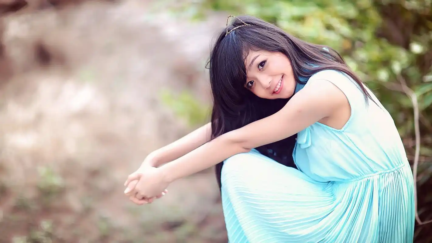 可爱清新邻家女孩电脑桌面壁纸