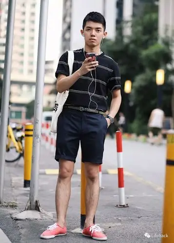175身高穿出180即视感,这位小哥哥挺时髦