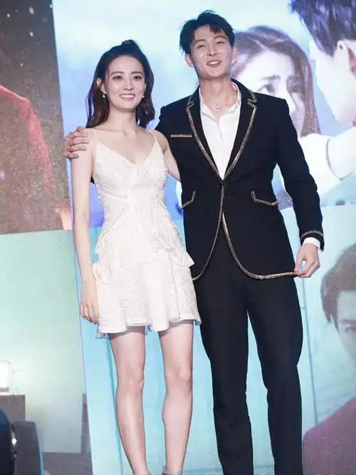 我相信很多人都不太敢相信,那就是杨洋主演的那一版《红楼梦》,徐璐在