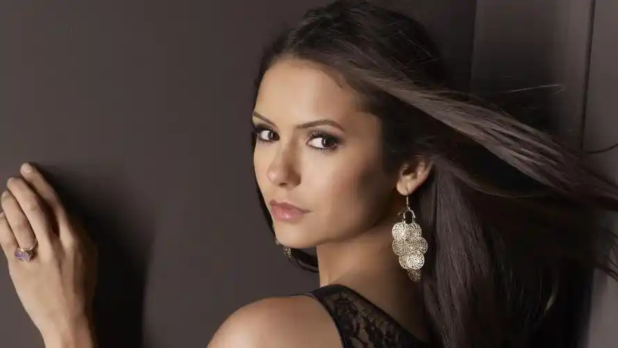 吸血鬼女主:妮娜·杜波夫,高清壁纸图片,欧美明星-回车桌面