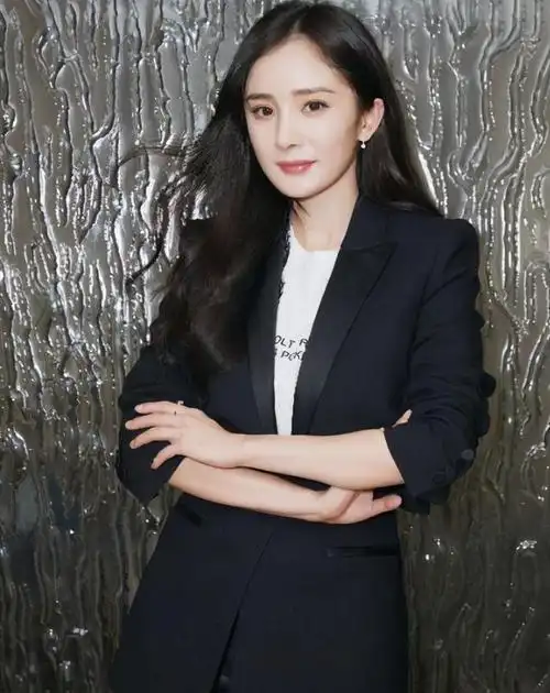 喜欢穿西装的五个女明星,各个美而不凡