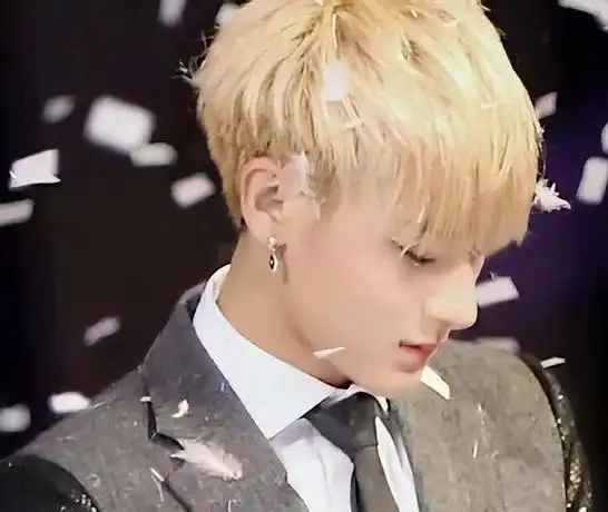 黄子韬本人是很傲娇的性格,良好的家境与冷峻的外表让他虽然本身有点