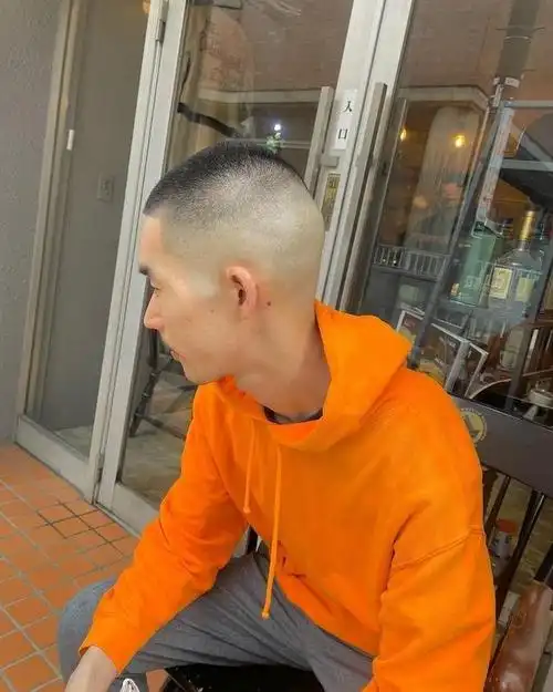 寸头,漏额,纹理烫,男士发型的三大流行趋势