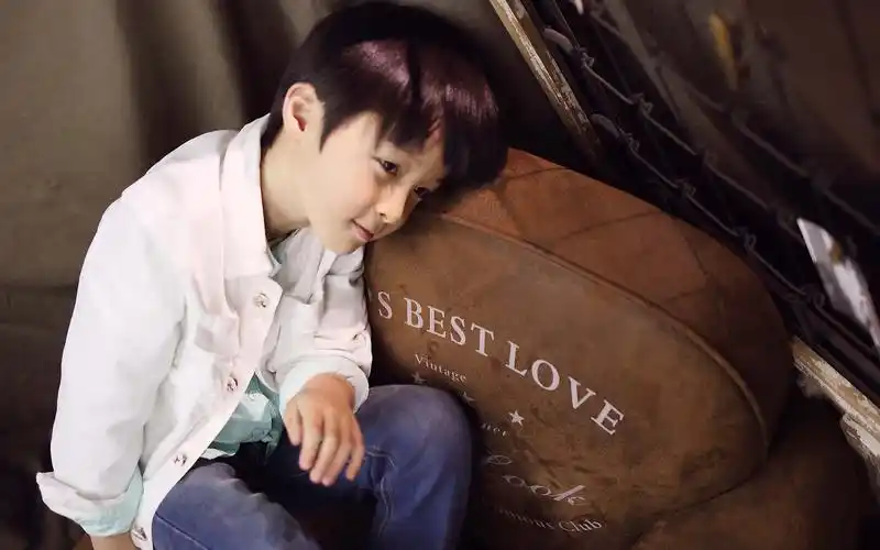 00后萌娃石悦安鑫高清壁纸下载