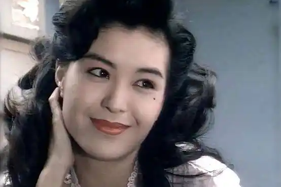 同年,刚刚签约亚视的伍咏薇就获得机会,参演了个人的首部电视剧《司机