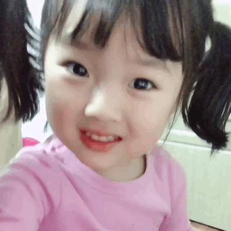 萌娃抛媚眼搞笑可爱gif动图_动态图_表情包下载_soogif