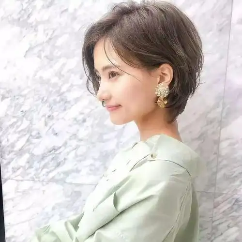 头发少的人适合什么发型(适合发量少细软的短发)