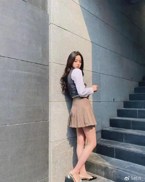 欧阳娜娜很会穿衣搭配,会打扮的她越看越美,穿搭技巧值得学习