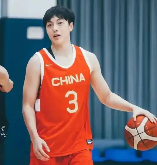 未来三年内,中国男篮的五位领军人物,来看看都有谁_胡明轩_得分_比赛