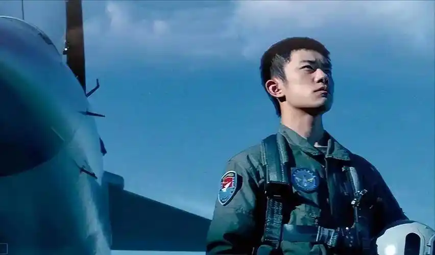 大儿子百亿影帝,小儿子破世界纪录,易烊千玺妈妈究竟有多厉害?