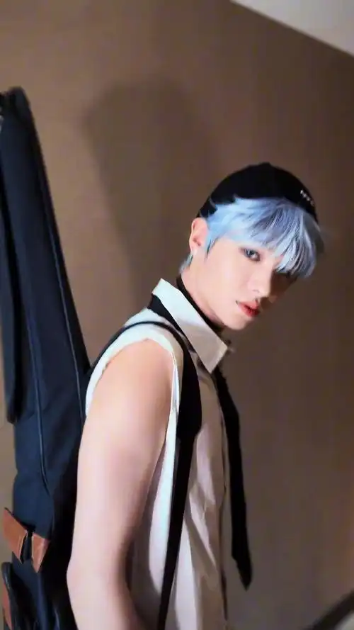 不修神仙超话#黄明昊#    黄明昊     douyin截图      72    二改