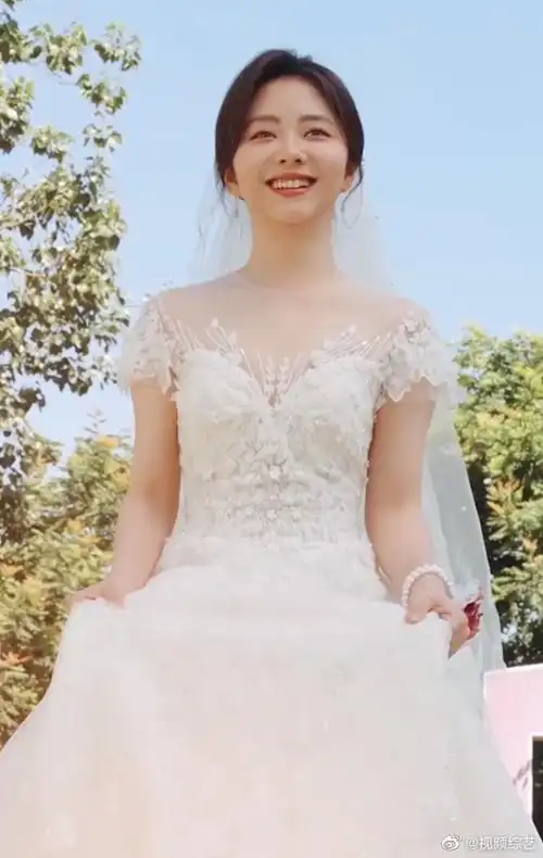 谭松韵归晓从校服到婚纱视频
