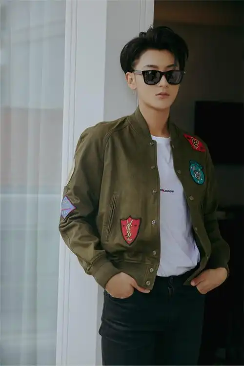 黄子韬戛纳街拍曝光展多重魅力