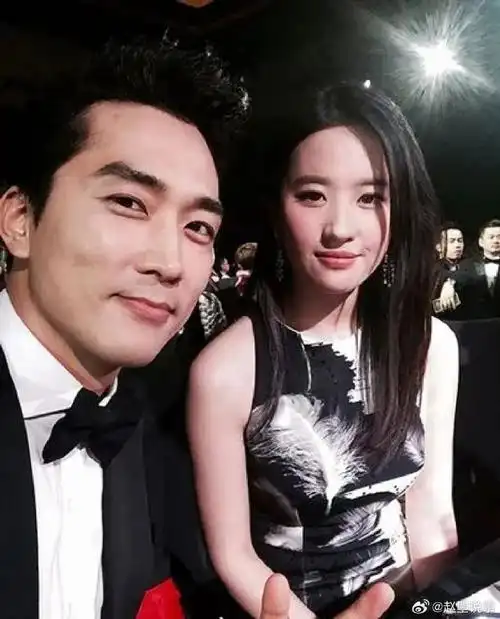 刘亦菲也曾经历过一段令人感慨的爱情故事.