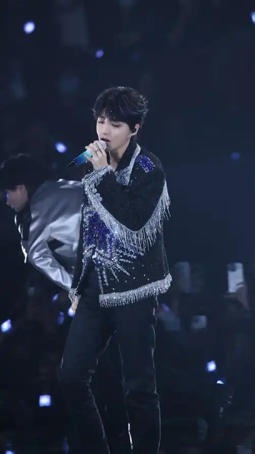 11个王俊凯##王俊凯江苏卫视跨年#王俊凯江苏卫视跨年十一张大帅哥的