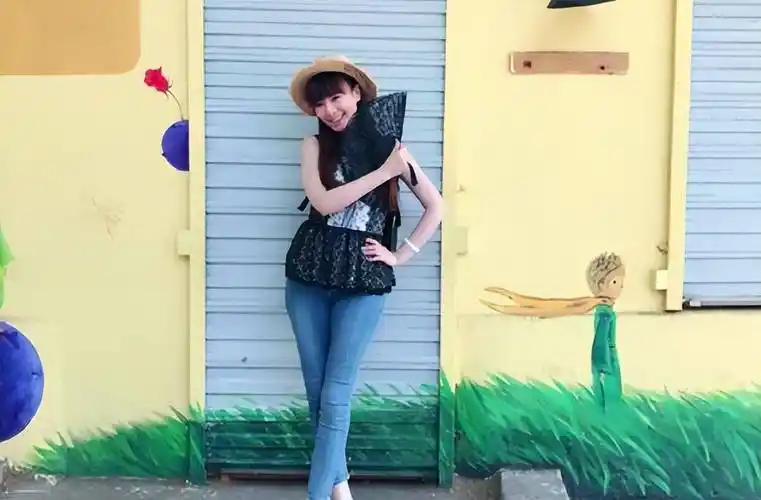 东方卫视万蒂妮,人红口碑好,被传婚变求助粉丝:大家帮我举报她_韩凌明