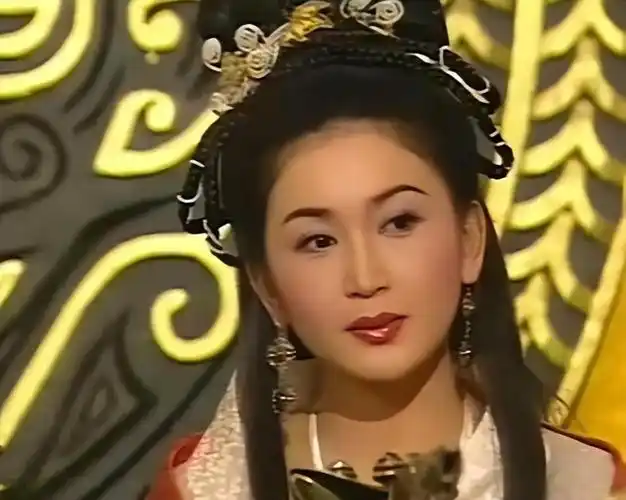 剧照据悉,港星温碧霞曾在tvb剧《封神榜》中扮演美艳残忍的"苏妲己"
