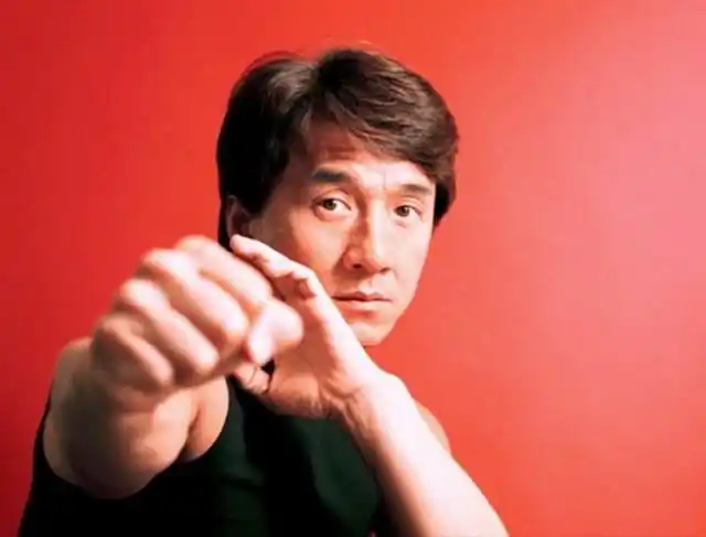 成龙同父异母的大哥7岁时被父亲抛弃73岁第一次见到明星弟弟