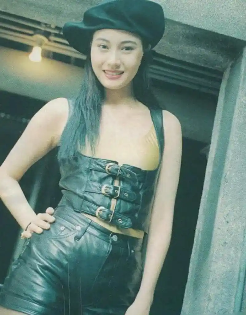 李嘉欣年轻的时候真是颜值天花板,美得不要不要的,怪不得都说李嘉欣不