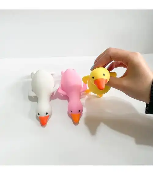 年轻人的减压神器解压发泄玩具女孩捏捏乐慢回弹可爱大鸭子网红小男孩