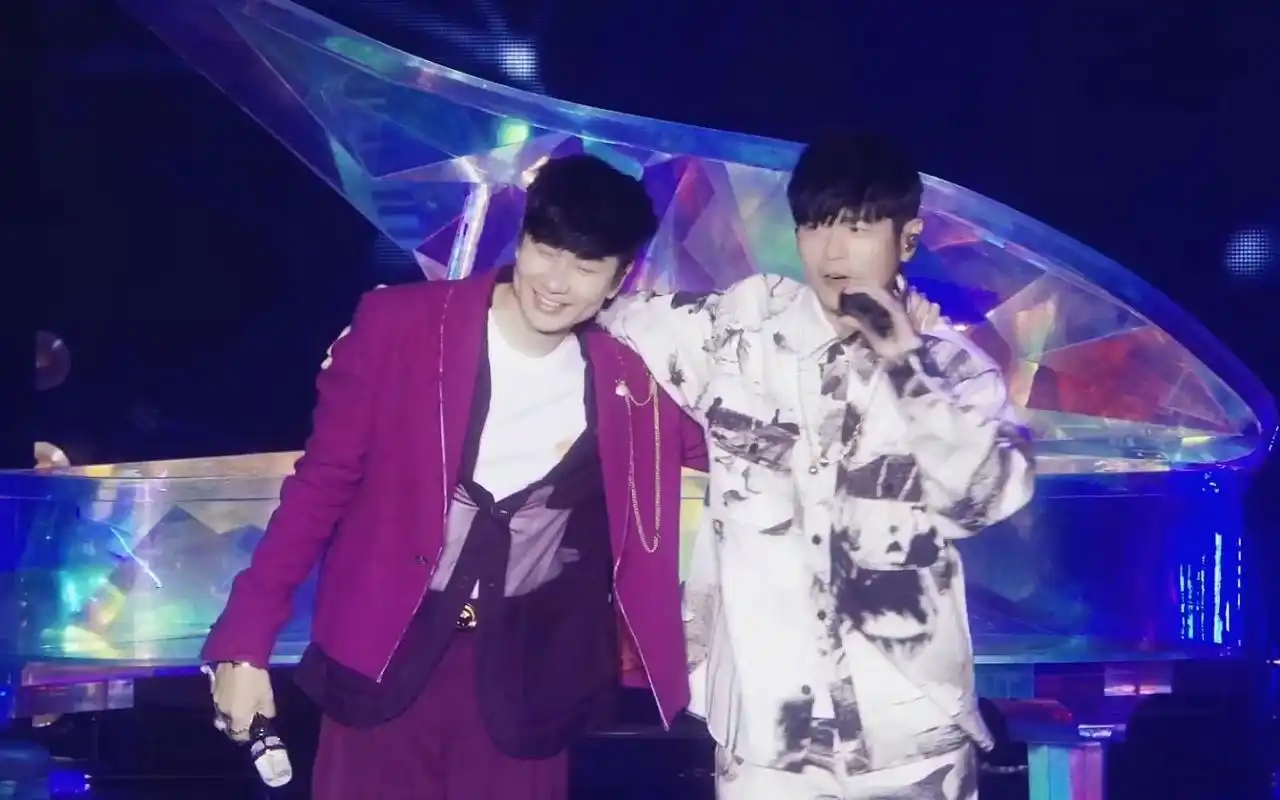 林俊杰 周杰伦演唱会合唱《可惜没如果 说好不哭》,羡慕在这一场的