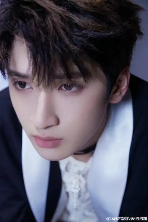 严浩翔新歌写真##严浩翔眼神好深情