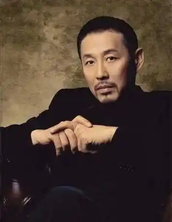 女人都想嫁的陈道明,琴棋书画样样精通,但有个难以的