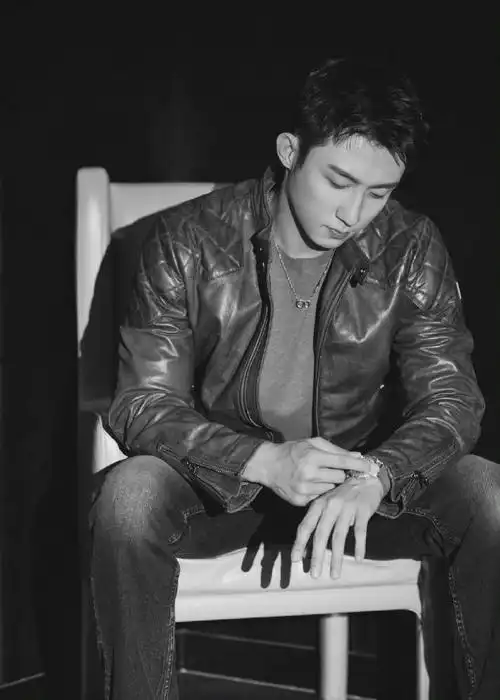 #轮到黄景瑜美拉德穿搭了##黄景瑜轻熟风好帅#