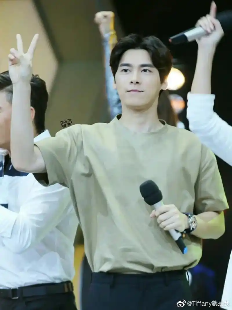 峰峰快乐大本营组图.#李易峰 "可爱有趣的少年" - 抖音