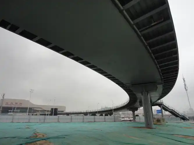 兰州西站广场环形人行天桥