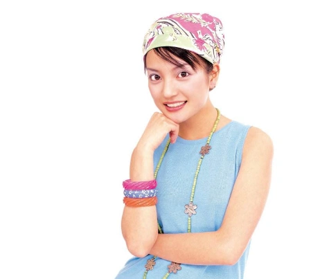 小燕子赵薇出道旧照片曝光,造型雷人吃瓜群众直呼大跌眼镜