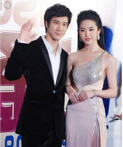 当看到时尚俊美刘亦菲和这些男人的合影突然觉得单身的她更美丽