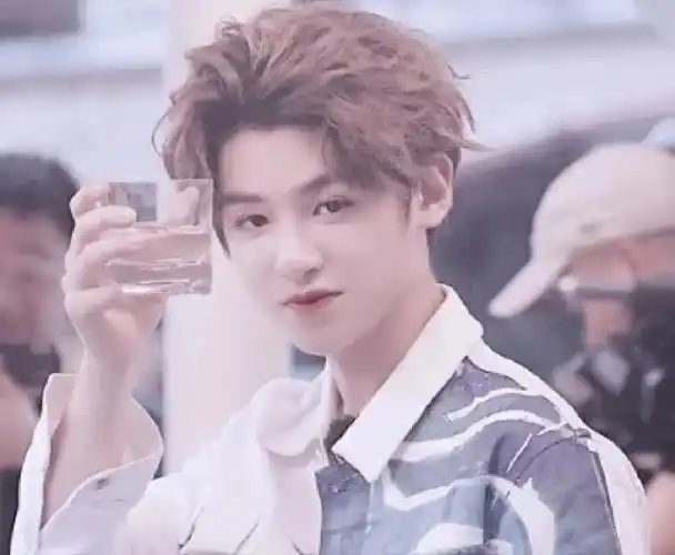 黄明昊神仙图片