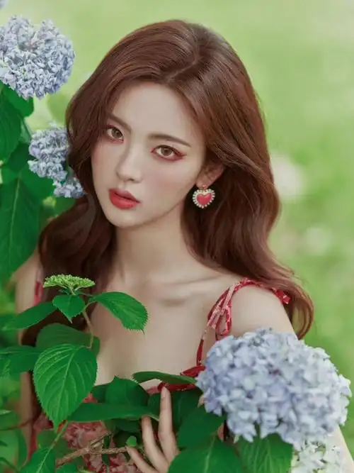 杨超越的优雅长卷发太好看了