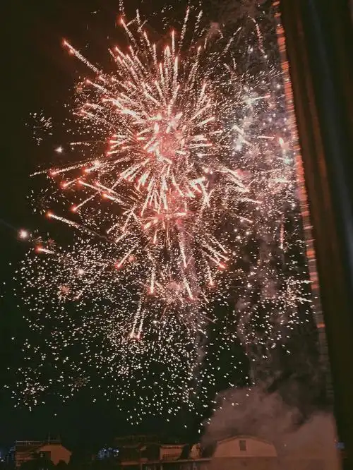 今晚看到了烟花真的超棒诶