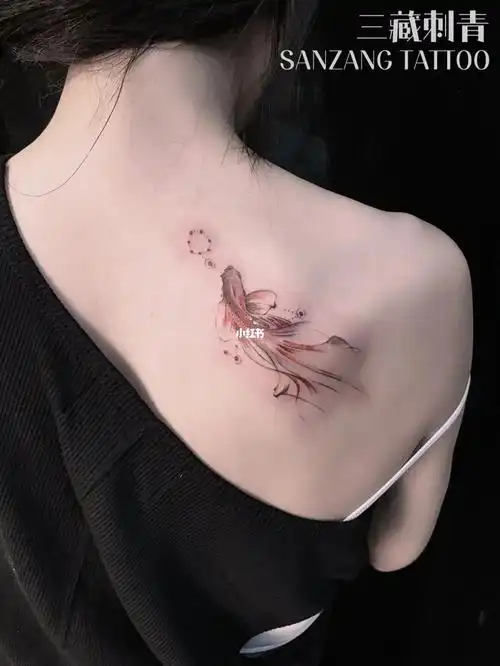锦鲤后背纹身