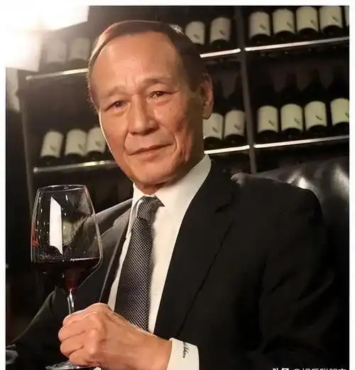 六位娱乐圈最不能得罪的人,向华强居然不是第一,而是一个年轻人