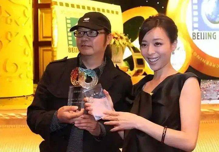 张静初:我有稳定的伴侣,男朋友陪我9年了_顾长卫_演艺圈_人们