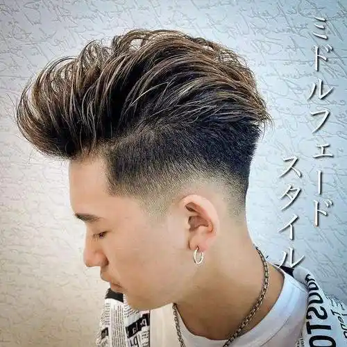 男士流行背头发型(男士背头发型 年轻人)