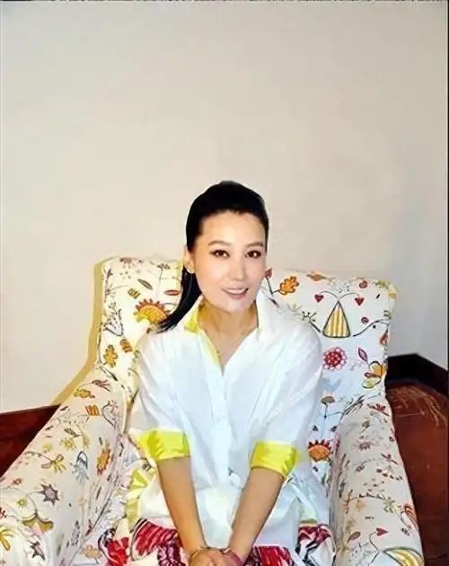 【·崭露头角·】——1997年,谭晶以优异的成绩毕业后,被分配到了