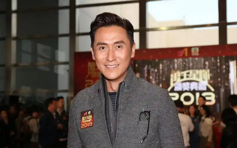 马德钟经纪公司:上海光拓明星经纪公司马德钟:经纪人苏华马德钟肖像