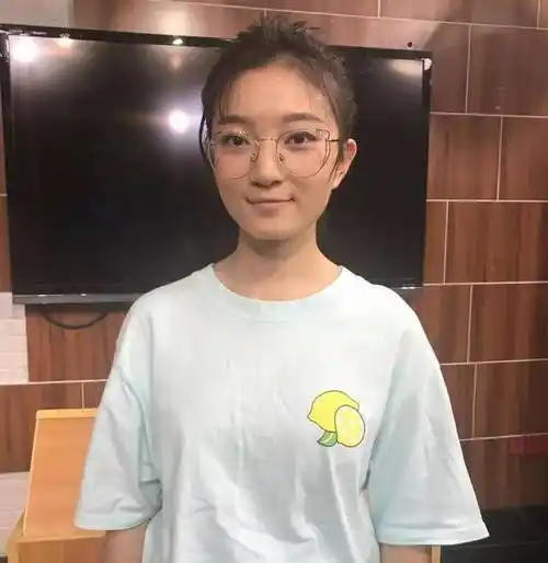 上期回顾  本期学霸——构晗星 构晗星, 河南省实验中学高二学生, 总