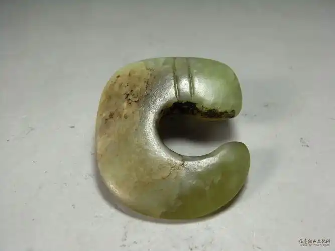 红山文化早期 龙型玦