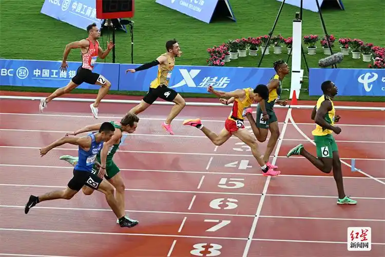 男子百米冲刺瞬间.快讯摄影周建勇