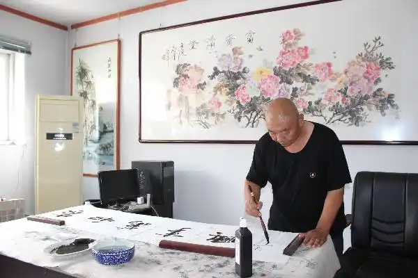 邓彪—书画家职称一级美术师